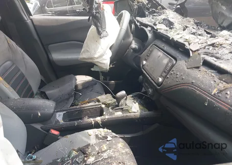 2021 Nissan Kicks Sr Xtronic Cvt z USA, uszkodzony, nr VIN 3N1CP5DV8ML520857